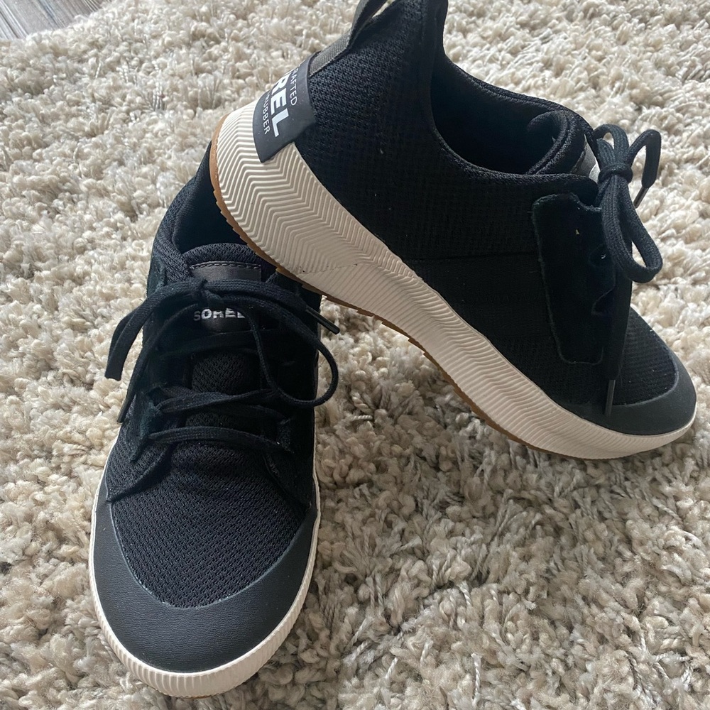 Sorel Out N About III Low Waterproof Sneaker in Black, Sea Salt, Size 7.5